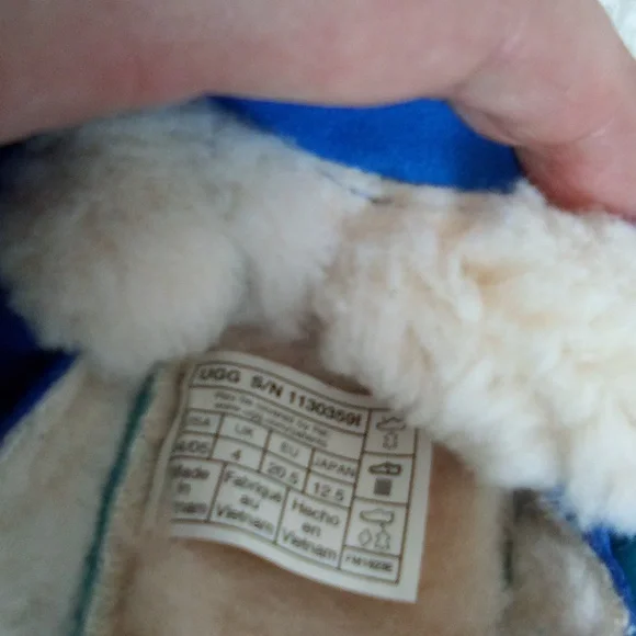 Uggs kids shoes NWT - Picture 7 of 7